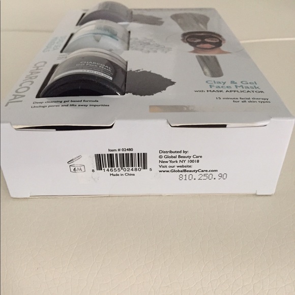 **SOLD**Gel Face Mask Trio With Applicator - Picture 9 of 11